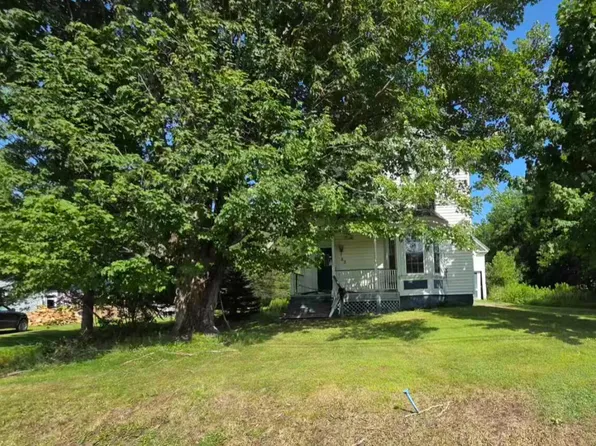 23 Prospect Street, Dexter, ME 04930