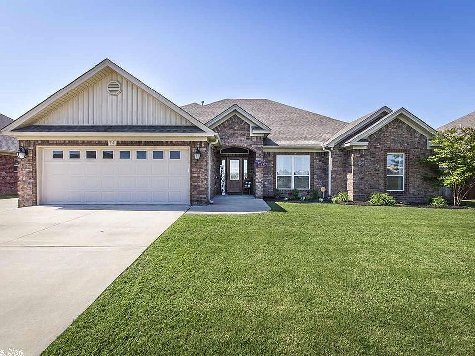 1st image of 2391 Lakewood Cir