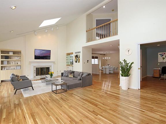 3rd image of 693 Totten Way