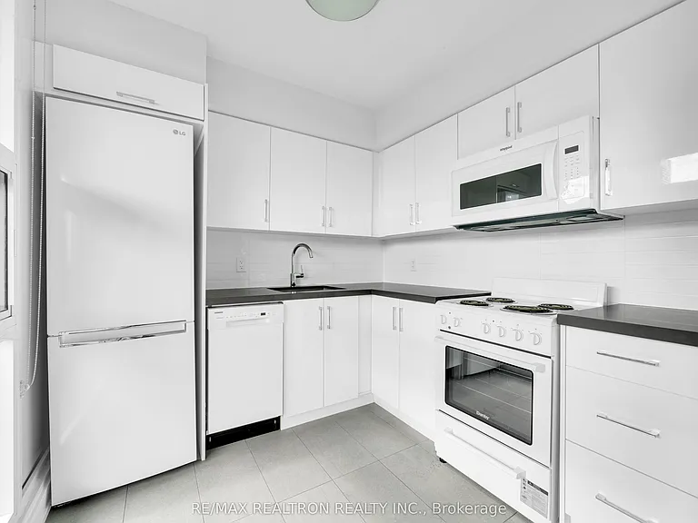 33 Isabella St #516 — Photo 5