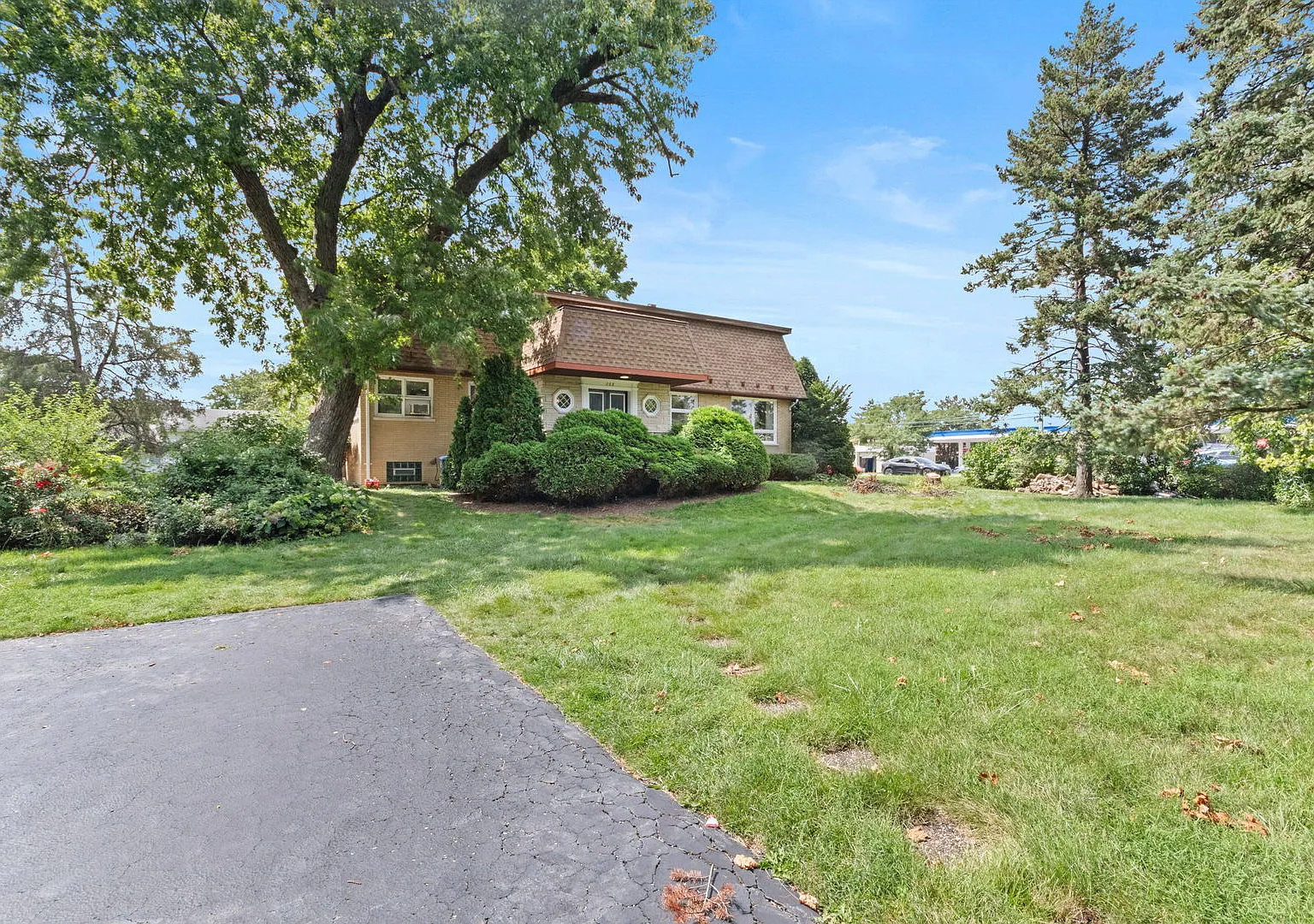 4 bed, 1693 sqft, $3,700 — Photo 2