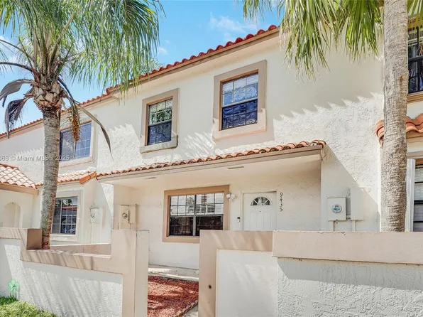 9435 NW 42nd St, Sunrise, FL 33351