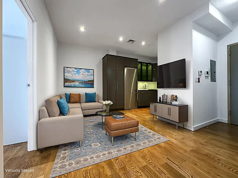 210 E 35th St #6B — Photo 1