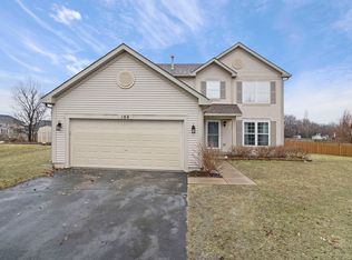 104 Fayette Ct, Minooka, IL 60447