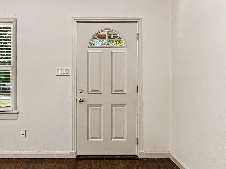 310 Hillcrest Ave — Photo 3