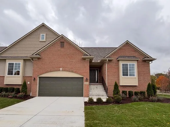 9042 Rhyan Rd, White Lake, MI 48386