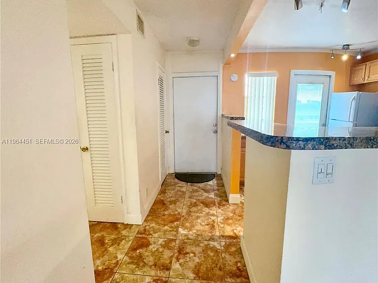 609 NE 14th Ave #706 — Photo 17