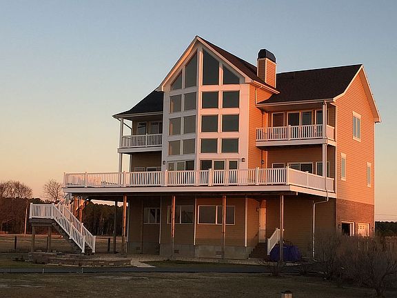 Deck the length of the house