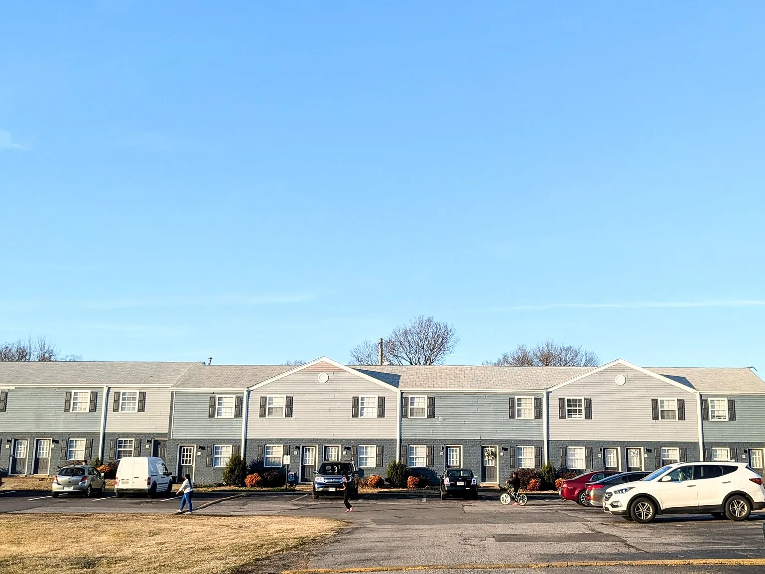 Avenue C — Photo 1