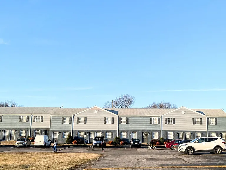 Avenue C — Photo 1