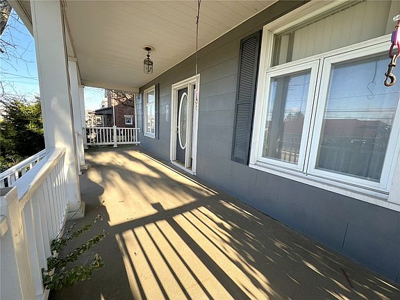 5th image of 1658 Pitt St