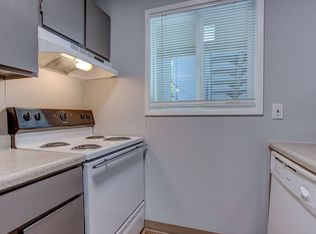 8924 SW 30th Ave APT 20, Portland, OR 97219