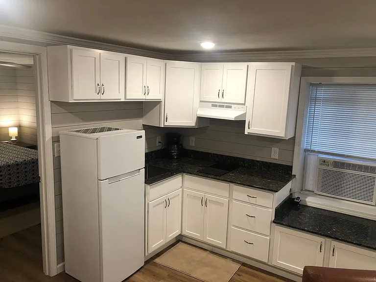 3 bed, 1.0 bath, 1000 sqft, $1,850 — Photo 33
