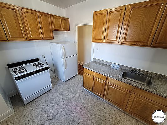 3rd image of 643 W 184th St #5C