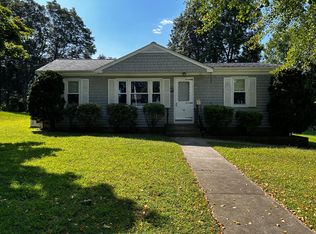 48 Cliff Dr, Bristol, RI 02809