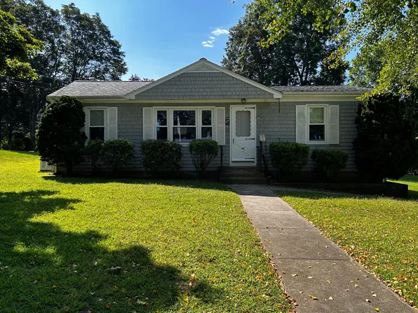 48 Cliff Dr, Bristol, RI 02809