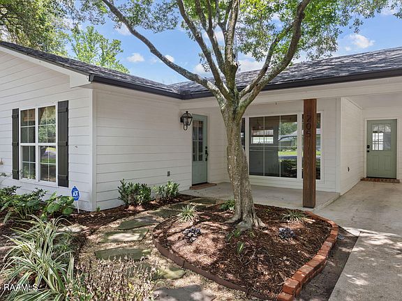 2nd image of 205 Live Oak Dr