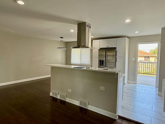 3rd image of 2958 191st St