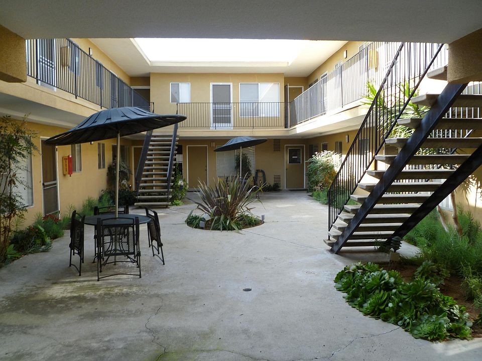 2nd image of 4805 Cape May Ave #9