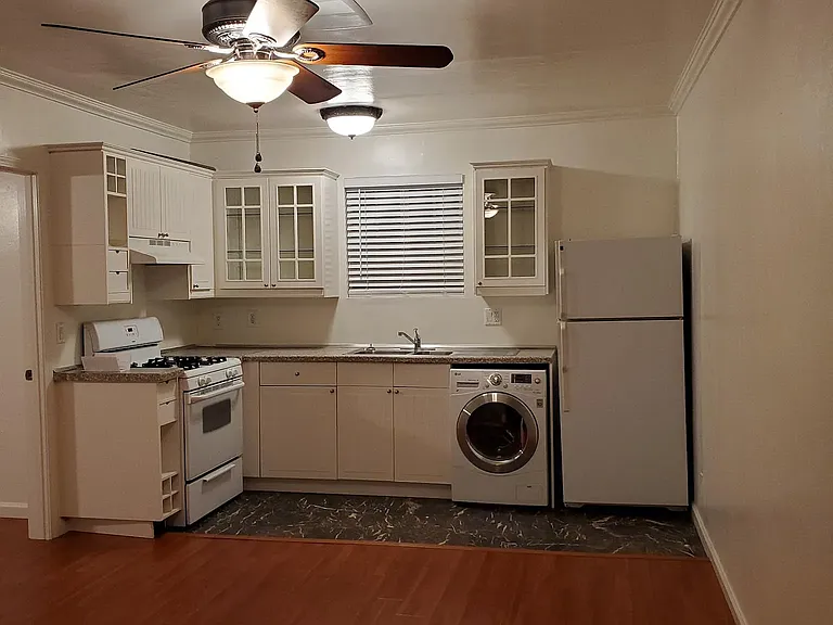 404 Hawthorne St #B — Photo 1