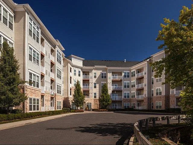 140 Mayhill — Photo 3