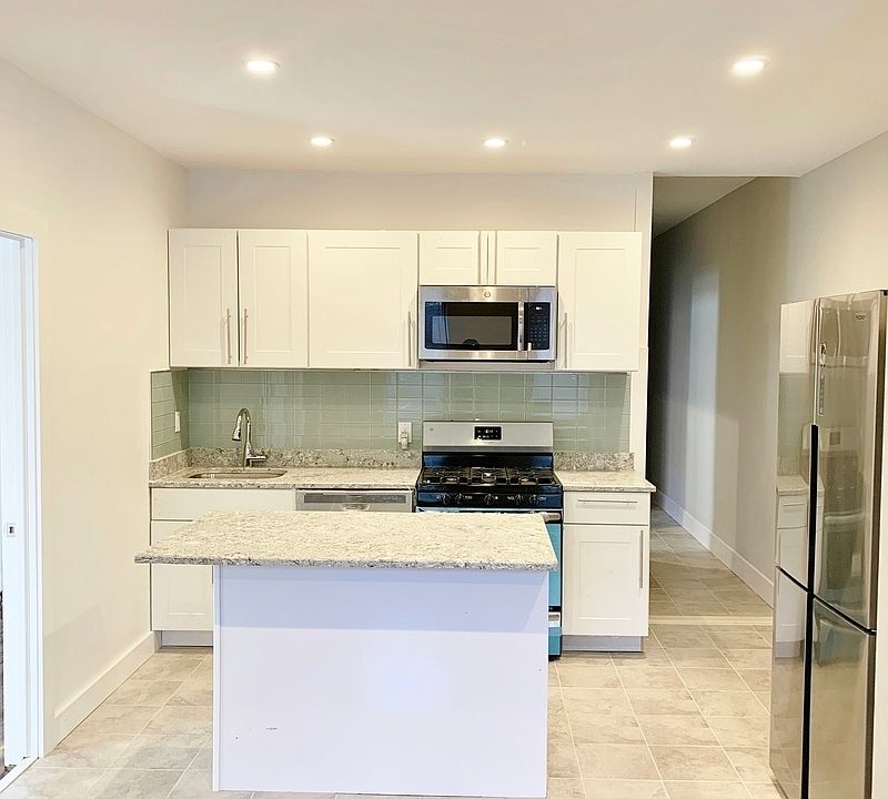 1st image of 24-20 41st St #2HH
