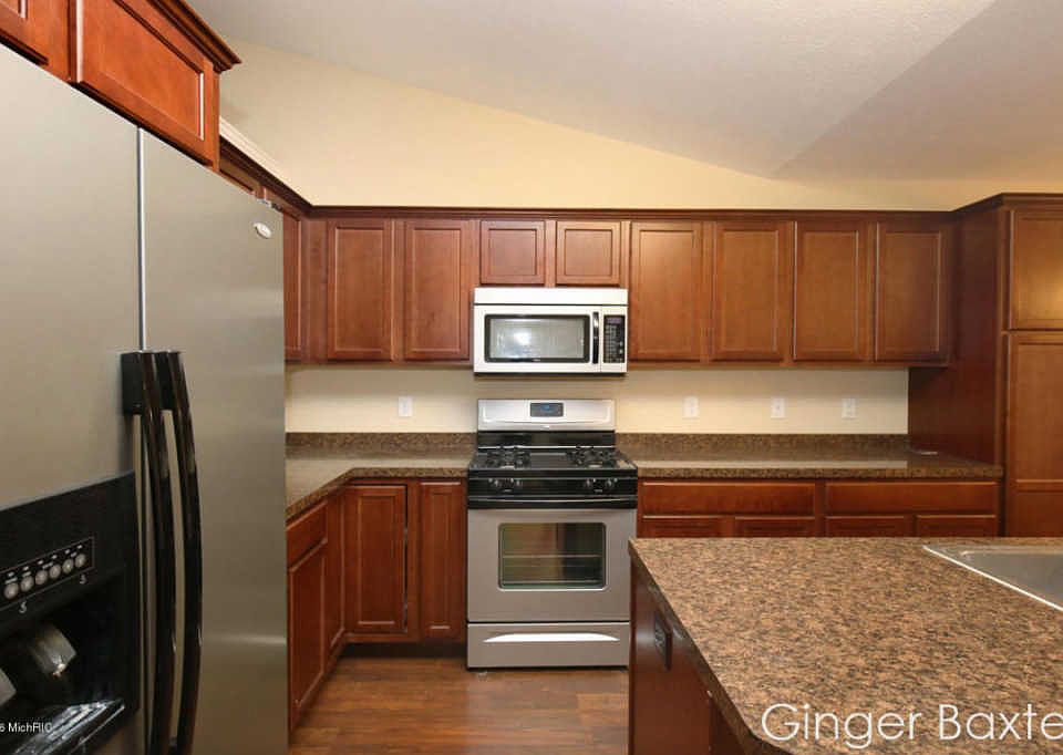 1st image of 647 Oriole Ct #0