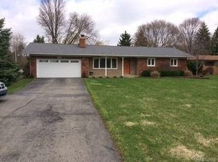 5020 Commerce Rd, West Bloomfield, MI 48324