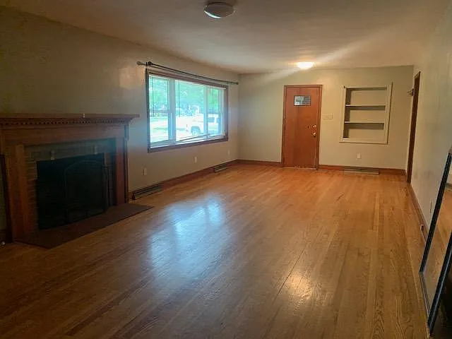 3 bed, 1.5 bath, 1682 sqft, $1,400 — Photo 2