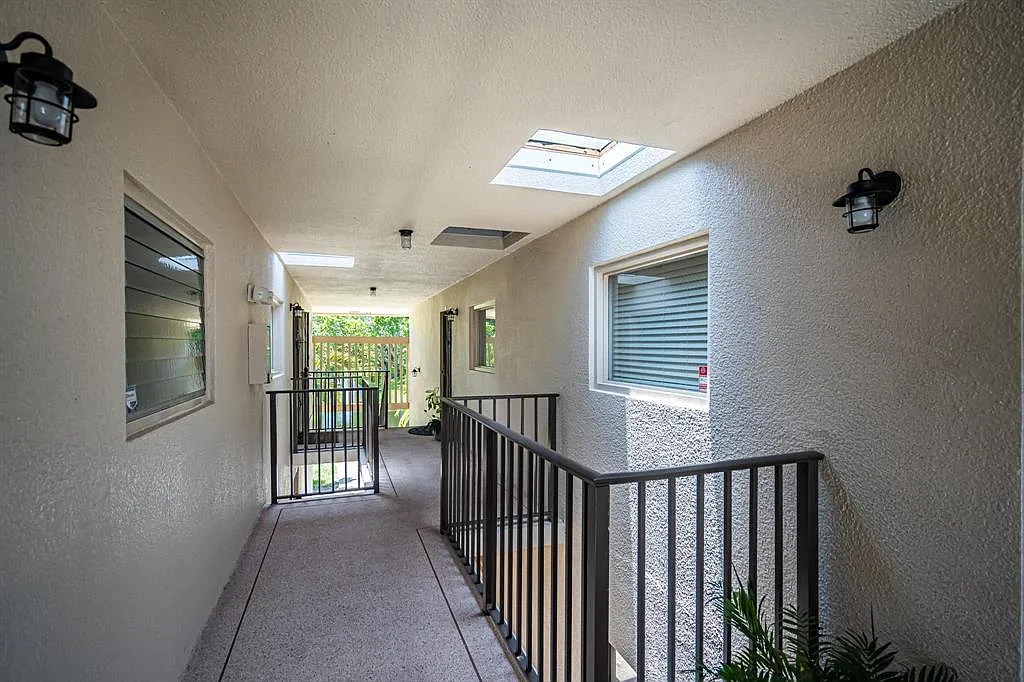 2 bed, 2.0 bath, 1176 sqft, $2,700 — Photo 3