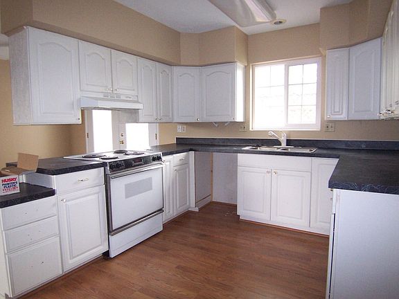 3rd image of 2300 Cabellaro Dr