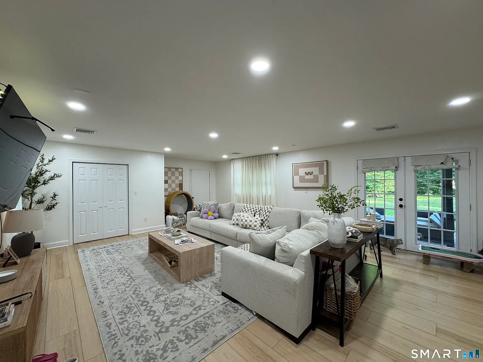 3 bed, 2.5 bath, 1920 sqft, $4,600 — Photo 3