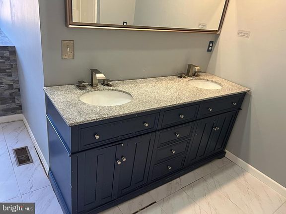 5th image of 3710 Midlothian Pl