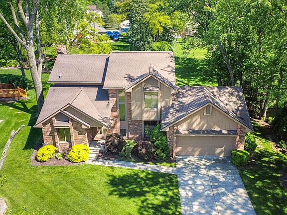 3rd image of 6718 Forest Park Dr