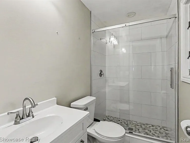 2572 Ridge Rd — Photo 2
