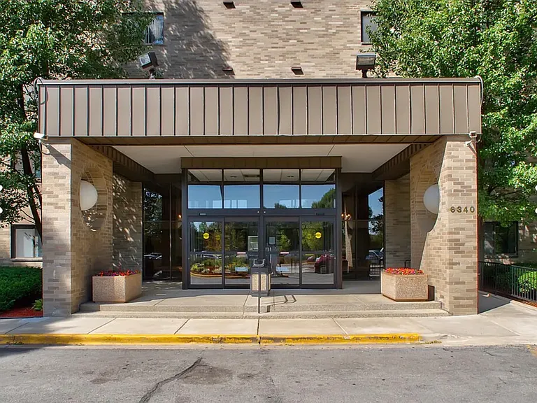 6340 Americana Dr #206 — Photo 1
