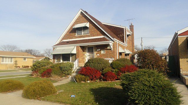2nd image of 8001 S Whipple St