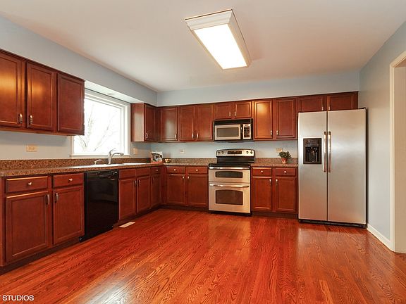 3rd image of 5011 Brighton Ln