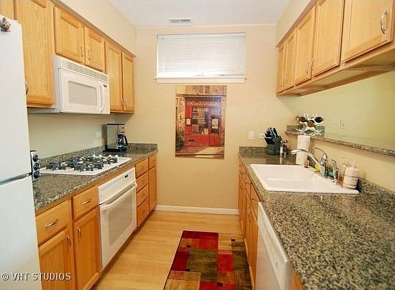 3rd image of 2135 N Southport Ave APT 102