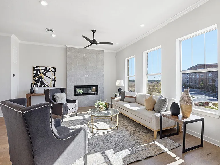 905 Pullman St — Photo 3