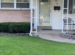 16 Ridgelawn Ct, Florissant, MO 63031