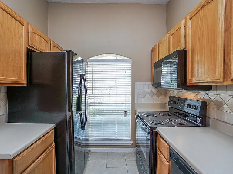 2710 Grants Lake Blvd #E6 — Photo 9