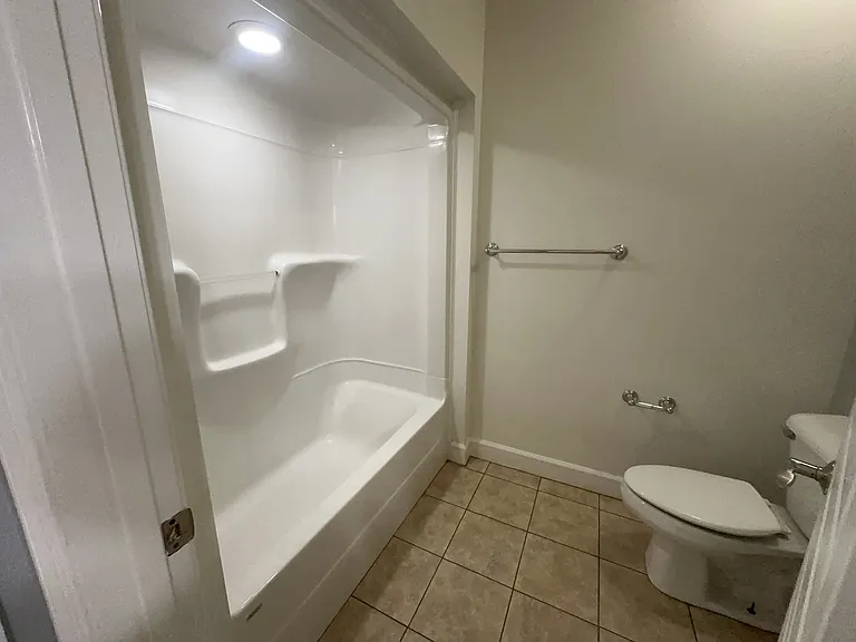 3650 Victoria Dr — Photo 20