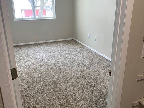5th image of 523-527 Lilac Ln #33