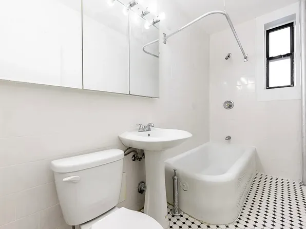 119-21 Metro Avenue image 4 of 6