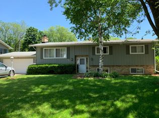 925 Chapel Hill Rd, Madison, WI 53711