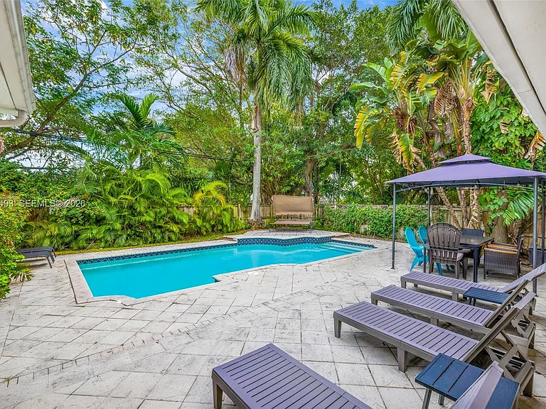 7711 Coquina Dr — Photo 42