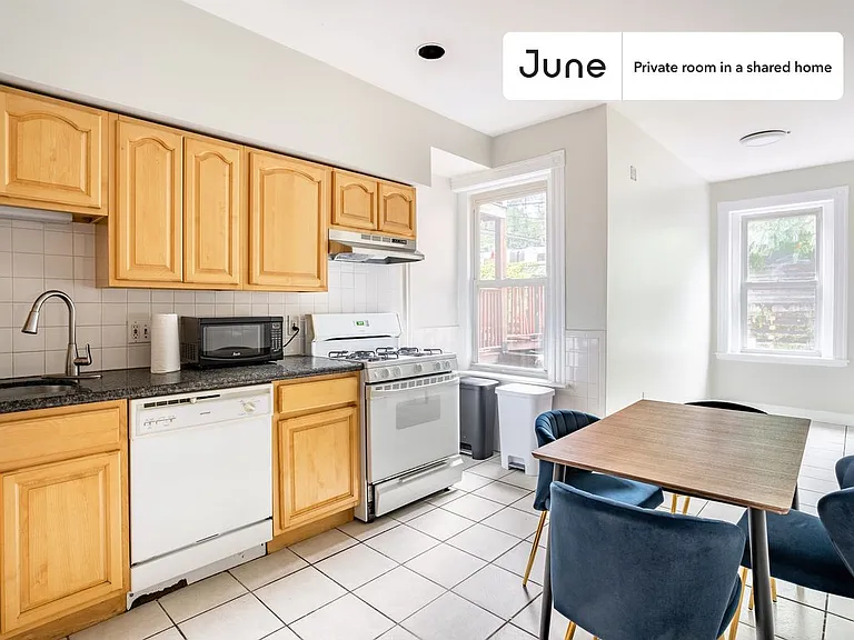10 Strathmore Rd #A — Photo 5