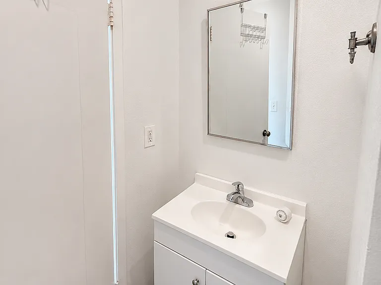 1420 S Flower St #32 — Photo 5