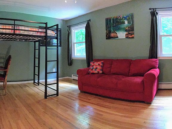 4th image of 9 Lori Ln